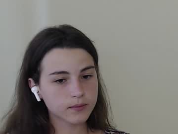 girl
        chamomile19 cam image #1990086