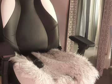 girl
        mysticxkitty cam image #6297149