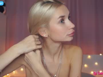 girl
        elisa_baby_girl cam image #3243780
