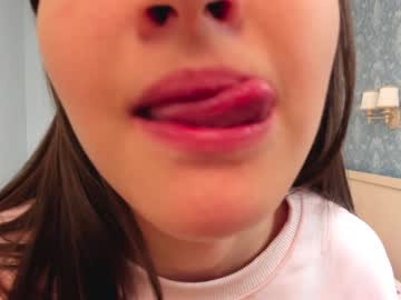 girl
        lizacheb cam image #3509374