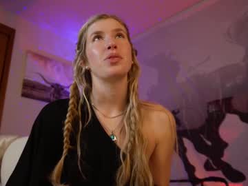 girl
        lucy_gooosey cam image #6285397