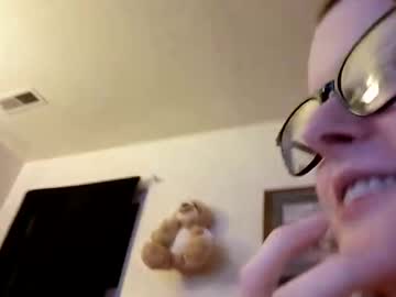 couple Nude Cam Girls Playing Games with xundeadsoldierx