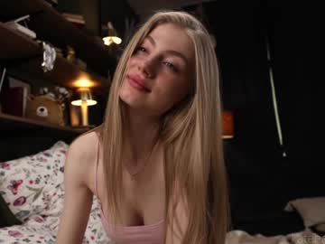 girl
        kateharrise cam image #4375351