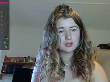 girl
        bunny_2_0 cam image #1389796