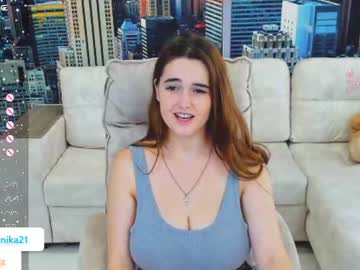 girl
        nika_tailor cam image #4957750