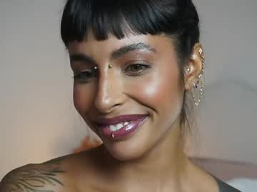 girl
        kaligray10 cam image #6520231
