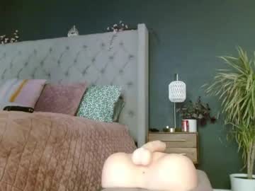 couple
        mssbb cam image #4372703