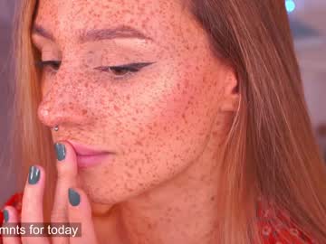 girl
        artease cam image #463291