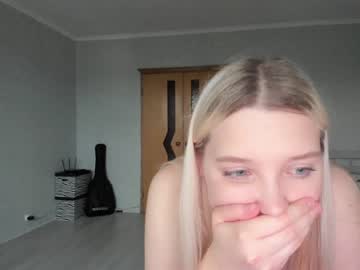girl
        belle_ellie cam image #1913045
