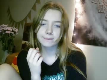 girl
        lillygoodgirll cam image #2482458