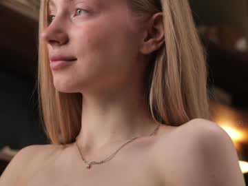 girl
        kateharrise cam image #5028319