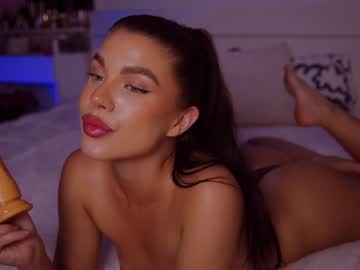 girl
        jacky_smith cam image #4570341
