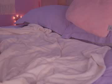 girl
        kittenmoon_ cam image #1649482