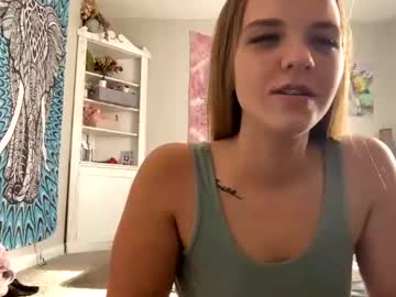 girl
        olivebby02 cam image #4457674
