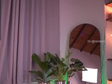 girl
        nicdani_1 cam image #5903094