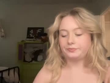 girl
        spadesx86 cam image #6290237