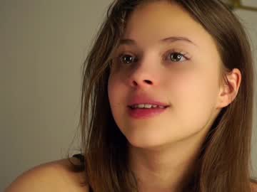 girl
        a_whole_eternity cam image #4208137