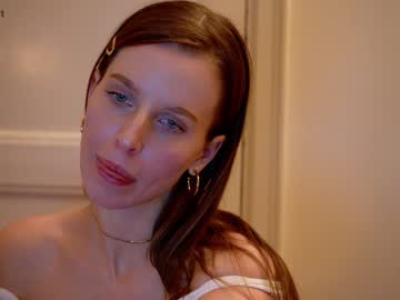 girl
        ellaa91 cam image #447767