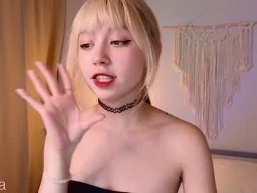 girl
        y_u_m_i_k_a cam image #1582793