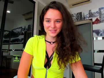 girl
        demurelixir cam image #2138814
