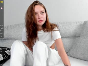 girl
        reginaleslie cam image #229955