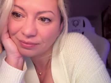 girl
        kiradivine cam image #6187360