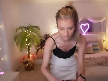 girl
        amyvalentine cam image #2815744
