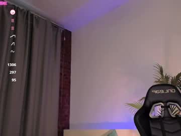 couple
        alice_leey cam image #5036199