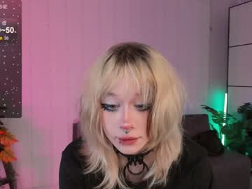 girl
        lollyshy__ cam image #3969509