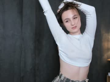 girl
        _shybully_ cam image #2730168