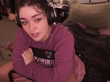 girl
        evelynpiers cam image #2381743