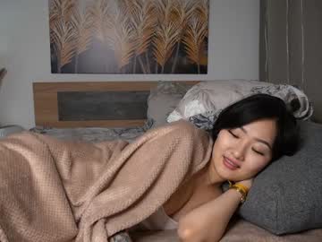 girl
        refined_style cam image #3883433