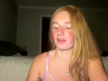 girl
        kaybrookee cam image #2204643