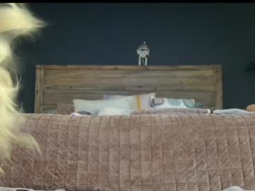 couple
        mssbb cam image #6033845