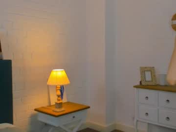 girl
        baileywalton cam image #2308664