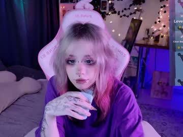 girl
        lollyshy__ cam image #5736917