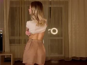 girl
        lynettedendy cam image #6871192