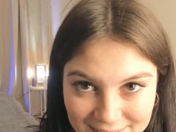 girl
        maliatorre cam image #2336966