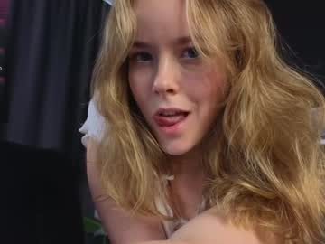girl
        milly_shy cam image #5352732