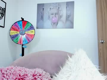 girl
        missniley cam image #196790