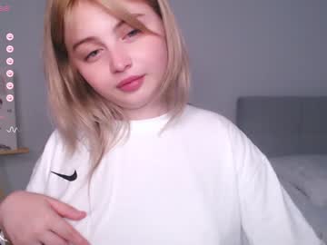 girl
        shy_blondiee cam image #2562346