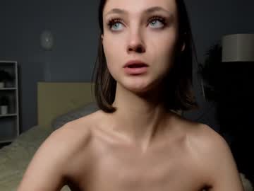 girl
        lauratanguy cam image #5721773