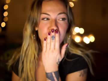 girl
        melodymate cam image #4219011
