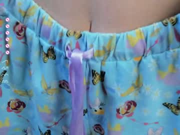 girl
        lolliis cam image #2443011