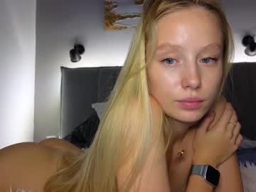 girl
        white_lime cam image #4585735