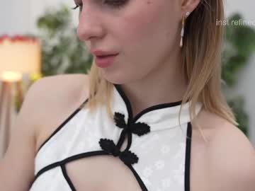 girl
        refined_style cam image #6366255