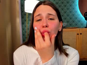 girl
        emilia_dream cam image #3188547