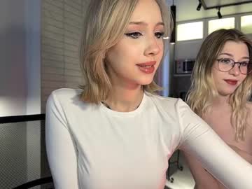 couple Nude Cam Girls Playing Games with juicymode