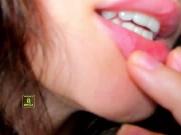 girl
        demurelixir cam image #1579060