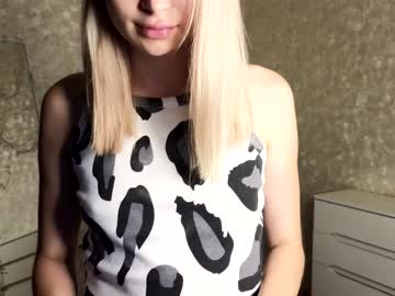 girl
        sandra_cheeks cam image #2224628